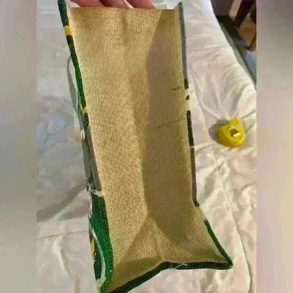 Tote bag
Nice tote bag in fair condition - Picture 8 of 9